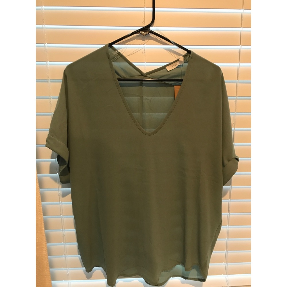 Oversized fashionable v-neck top